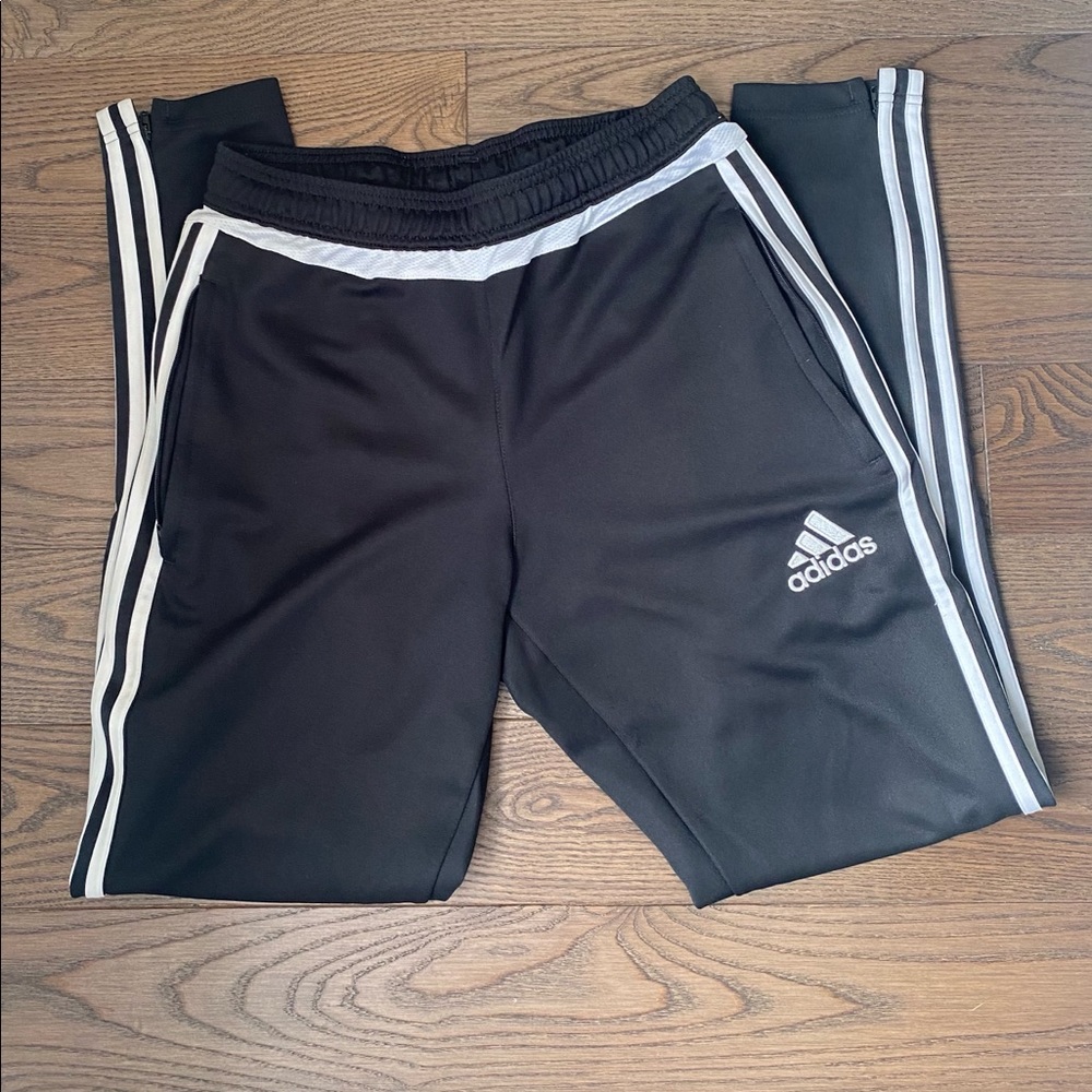 Adidas track pants: 3 stripes to ankle